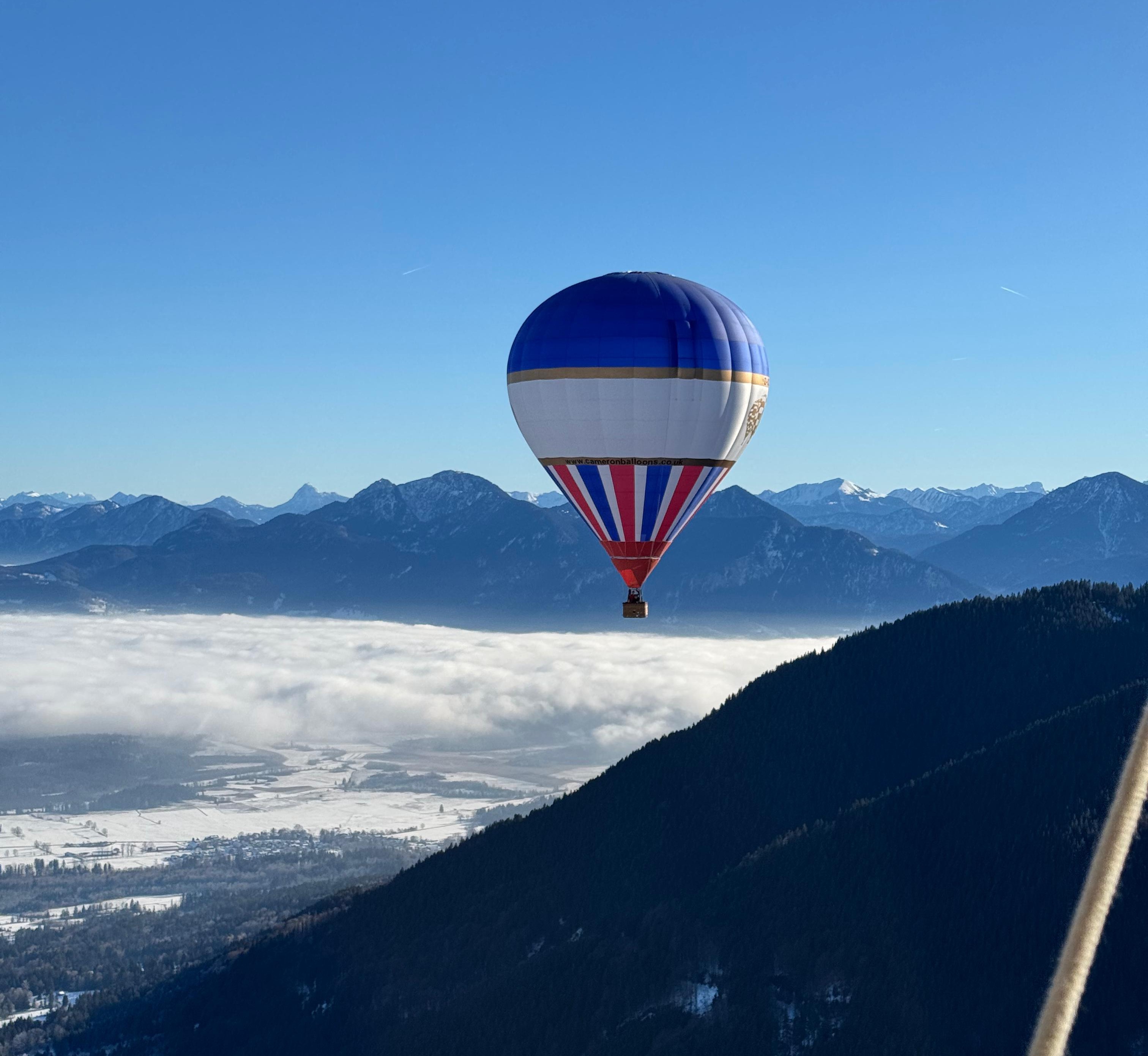Fahrt über den Alpen